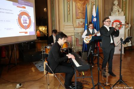 Občina Kamnik prejela certifikat Mladim prijazna občina 2022 – 2026 (4)